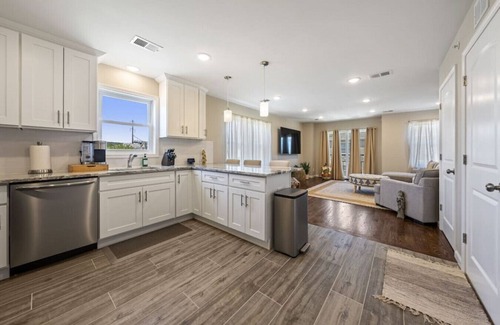 Elizabeth Casa | (Spacious House – Sleeps up to 8+ guests | Near Airport & City)