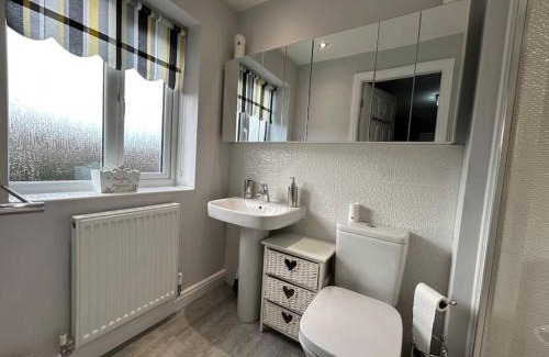 Crewe Casa | Spacious House To Accommodate 6