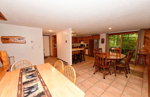 North Conway Casa | Spacious House w/ Outdoor Fire Pit, 5 Min. Drive to Downtown N. Conway!