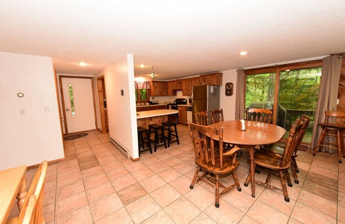 North Conway Casa | Spacious House w/ Outdoor Fire Pit, 5 Min. Drive to Downtown N. Conway!