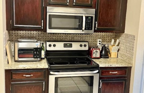 Brandon Casa | Spacious House w/Pool & Hot Tub near Tampa