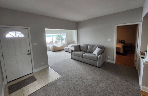 Fox Lake Casa | Spacious house — waterfront property located in Fox Lake, Illinois