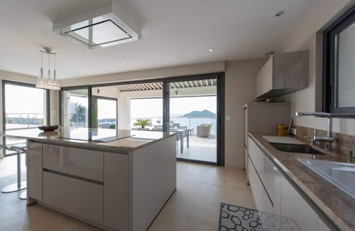 Saint-Raphael Casa | Spacious house with pool - near beach