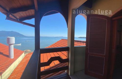 Ribeirao da Ilha Casa | Casa Espaciosa con Vista al Mar