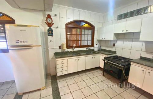Ribeirao da Ilha Casa | Casa Espaciosa con Vista al Mar