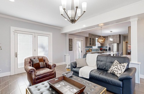 Travis Settlement Casa | Spacious house with full kitchen, private pool, big patio, fire pit and casita