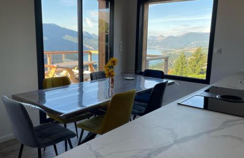 Puy-Sanieres Casa | Spacious house with stunning views Puy-Sanières