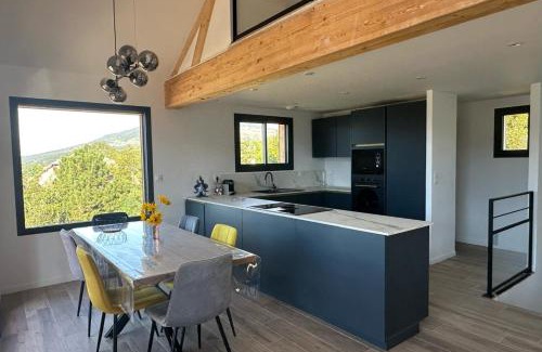 Puy-Sanieres Casa | Spacious house with stunning views Puy-Sanières