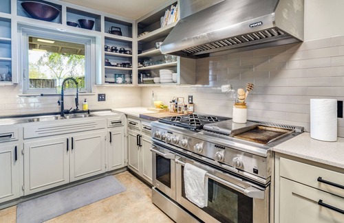North Austin Civic Association Casa | Spacious house with gorgeous outdoor seating Near Domain and Q2 Stadium