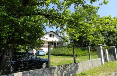 Cernon Casa | Amplia casa con gran jardín vallado