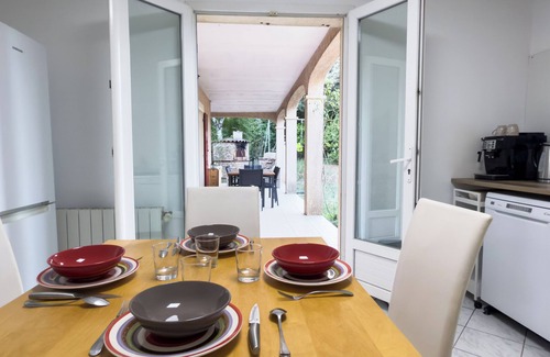 Garrigues Casa | Spacious house with large garden - close to town center and not overlooked