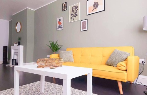 Derby Apartamento | Spacious 4 bed house with secure parking