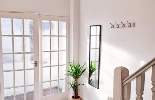 Derby Apartamento | Spacious 4 bed house with secure parking