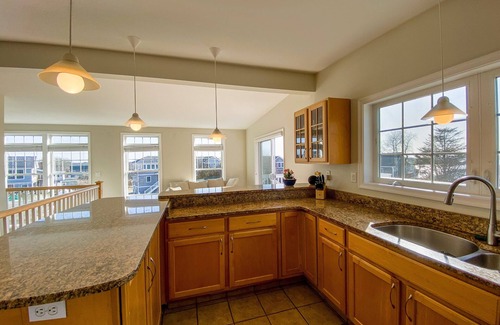 Charlestown Casa | Spacious house with water views for beach and kayak adventures