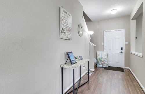 Houston Casa | Spacious Houston Home with Pool Access, Fenced Yard!