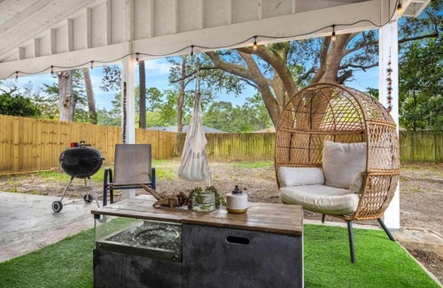 North Charleston Casa | Spacious Indigo BoHo bungalow in N. CHS