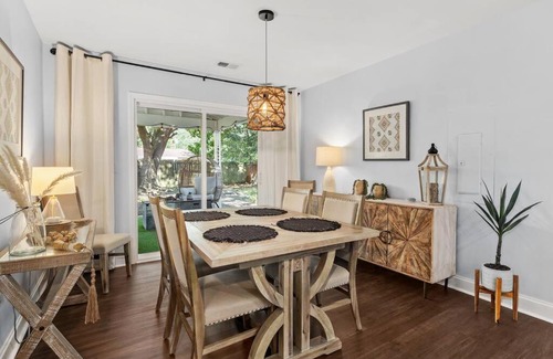 North Charleston Casa | Spacious Indigo BoHo bungalow in N. CHS