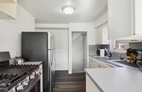 Allen Park Casa | Spacious & Inviting Home Near Detroit Attractions