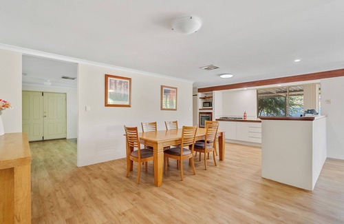 Jandakot Casa | SPACIOUS JANDAKOT HOUSE FOR FAMILIES AND BUSINESS