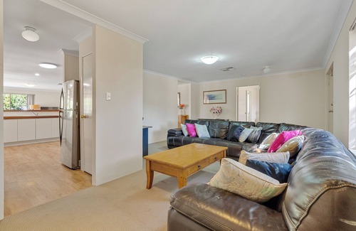 Jandakot Casa | SPACIOUS JANDAKOT HOUSE FOR FAMILIES AND BUSINESS