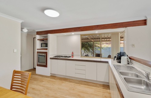 Jandakot Casa | SPACIOUS JANDAKOT HOUSE FOR FAMILIES AND BUSINESS