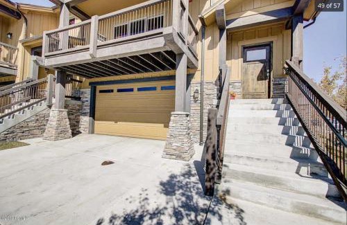 Snowbird Casa | Spacious Jordanelle Retreat, Minutes to Deer Valley and Park City, Private Hot Tub, Mountain View