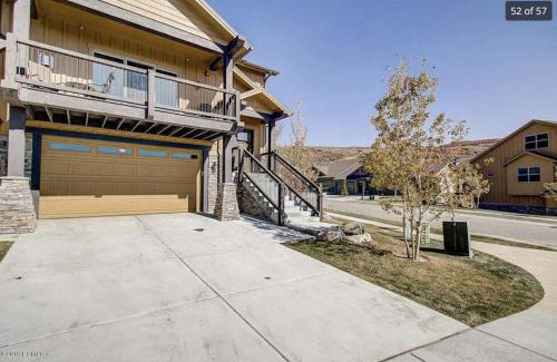 Snowbird Casa | Spacious Jordanelle Retreat, Minutes to Deer Valley and Park City, Private Hot Tub, Mountain View