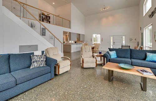 Kenai Casa | Spacious Kenai Getaway w/ Views - Walk to Beach!