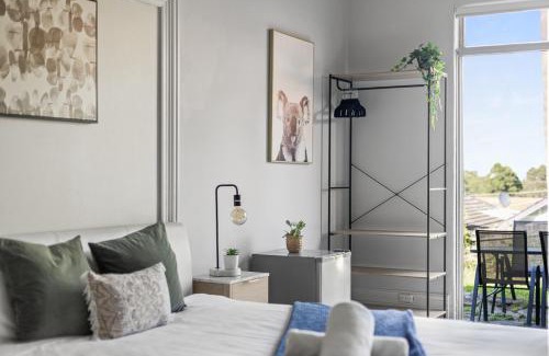 Lindfield Casa | Spacious King Room - Nearby Stations & Stores - Shared Bathroom