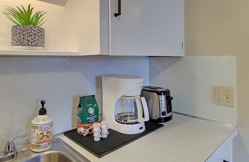 North Canton Apartamento | Spacious King Suite near Hall of Fame/Hwy/Airport