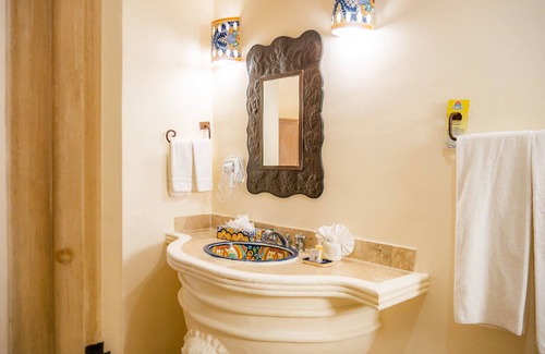 Colonia El Progreso Villa | Spacious King Villa + Terrace + Pool