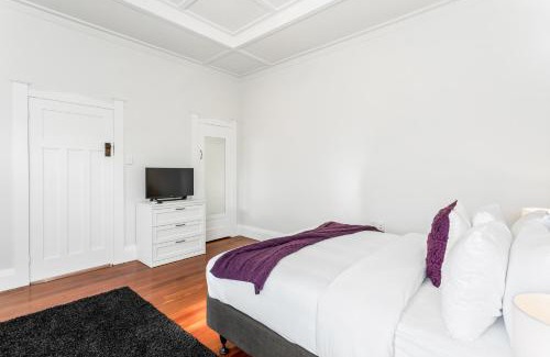 Mount Eden Casa | Spacious Kingsland 4BR Home
