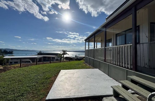 Whangarei Heads Casa | Spacious Kiwi bach with harbour views