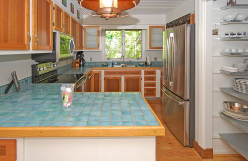 Glen Arbor Casa | Spacious lake access home with a washer/dryer, central AC, nearby tennis