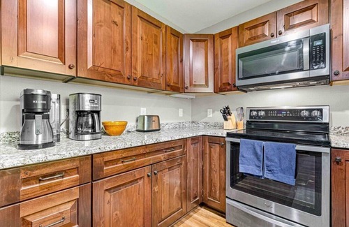 Rome Casa | Spacious Lake Arrowhead Golf Course Retreat