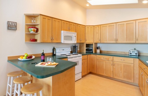 Sandpoint Casa | Spacious Lake Front Home with Gorgeous Views!