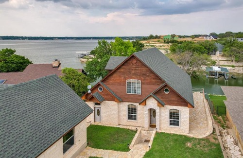 Granbury Casa | Spacious Lake Granbury Vacation Rental with Dock!