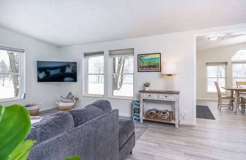 Traverse City Casa | Spacious lake house north of TC. A/C. Dock, kayaks. Pet ok