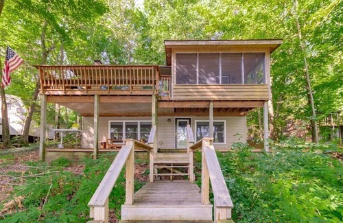 Almelund Casa | Spacious Lake House + Fast WIFI + Coffee Bar + Gorgeous Views!