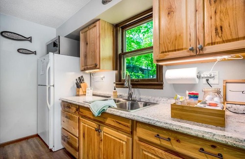 Almelund Casa | Spacious Lake House + Fast WIFI + Coffee Bar + Gorgeous Views!
