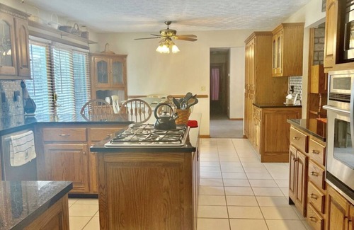 La Follette Casa | Spacious Lake house with Double Boat Dock & Gently Sloping Lot