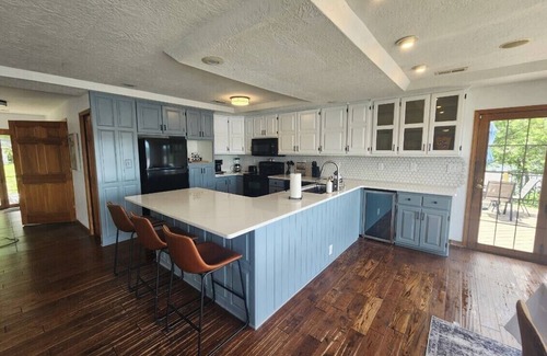 Linn Creek Casa | Spacious Lake of the Ozark Home w/ Large Dock, Hot Tub, and Yard