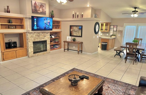 Lake Havasu City Casa | ¡Nuevo! Lake Havasu Getaway con RV / estacionamiento de barcos