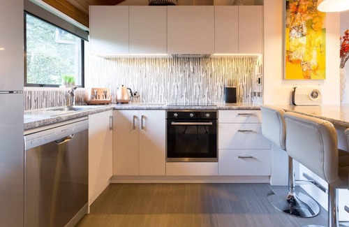 Fernhill Casa | SPACIOUS LAKE VIEW SPA TOWNHOUSE
