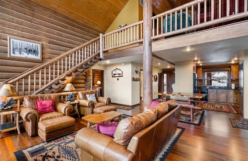 Leavenworth Casa | Spacious Lake Wenatchee Estate With Expansive Deck With Hot Tub, Screened Porch & Mountain Views
