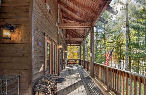 Emily Cabina | Spacious Lakefront Cabin w/ Fire Pit & Grill!