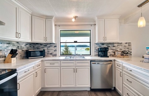 Dandridge Casa | Spacious Lakefront Home: New Private Boat Dock, Boat Ramp, Hot Tub, Game Room