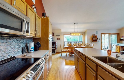 Livingston Casa | Spacious lakefront house w/patio, balcony, grill & foosball