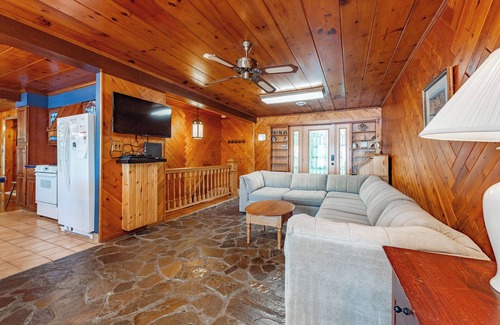 Paradise Point Casa | Paradise Point - Lakefront Home w / Large Level Lawn