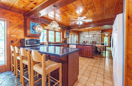 Paradise Point Casa | Paradise Point - Lakefront Home w / Large Level Lawn